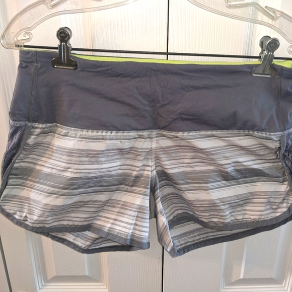 Size 6 Lululemon shorts - Picture 1 of 4